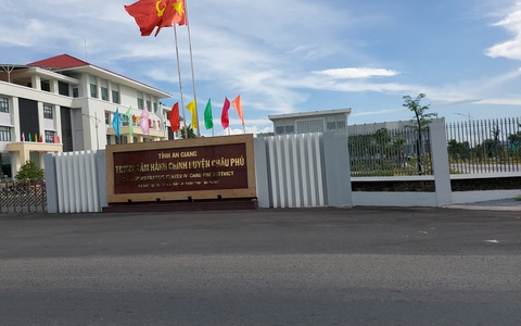 Nhân viên bị điều tra, giám đốc văn phòng đăng ký đất đai uống thuốc sâu tự tử