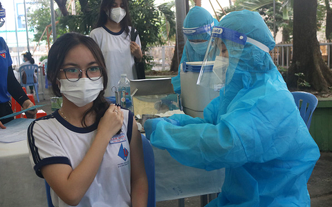 Sở Y tế TP.HCM yêu cầu 5 quận, huyện giám sát tiêm vắc xin cho trẻ em