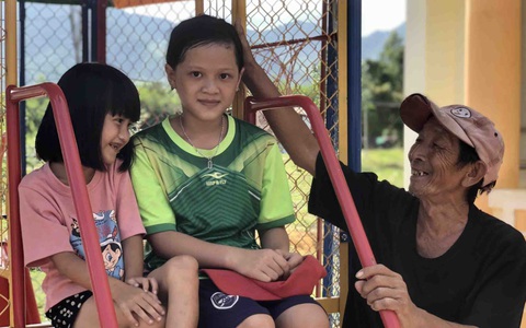 Dựng mái trường, mở con chữ