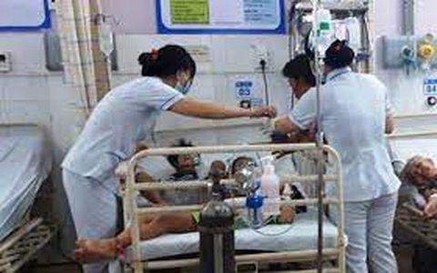 Vệ sinh hầm chứa cá ươn, 1 người chết, 4 người còn hôn mê