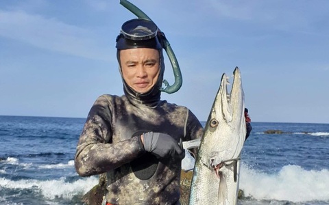 'Rái cá' biển Cồn Cỏ kể chuyện săn 'quái vật' 150kg dưới đáy đại dương