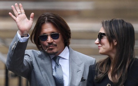 Johnny Depp có tình mới sau vụ kiện chấn động nhưng 'không nghiêm túc'