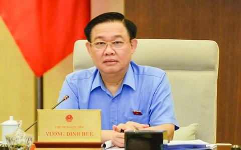 'Có những văn bản gây ách tắc, thiệt hại bao nhiêu nhưng chúng ta ứng xử nhẹ như lông hồng'