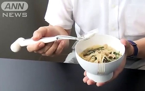 Thìa và bát làm thức ăn ngon hơn