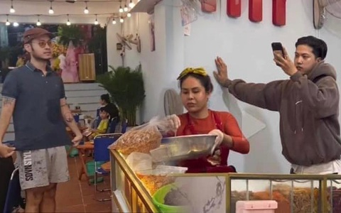 Ảnh vui 29-9: Diva Cát Thy vừa khai trương cửa hàng thì gặp 'chiến thần review' đình đám