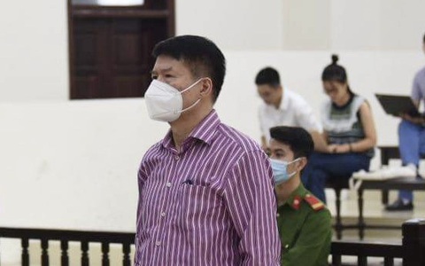 Nộp thêm nửa tỉ đồng, cựu thứ trưởng Y tế được giảm 1 năm tù
