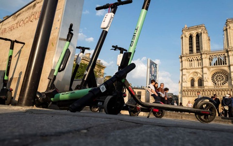 Số vụ tai nạn tăng cao, Paris tìm biện pháp cải thiện việc sử dụng xe điện mini