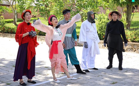 Ảnh vui sao Việt 6-9: Nhã Phương lầy lội tham gia game show