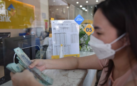 Nới room tín dụng, vốn có chảy tới doanh nghiệp, người dân?