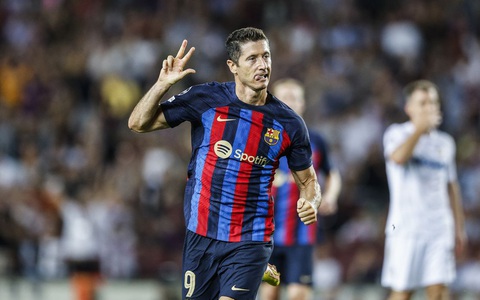 Lewandowski giúp Barca tạm qua mặt Bayern Munich