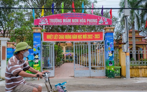 Phản đối nhà máy xử lý rác thải, hàng trăm học sinh không đến trường trong nhiều ngày