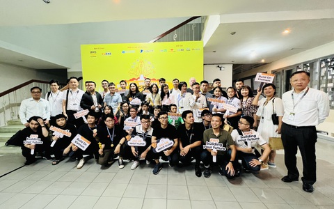 Học sinh lớp 12 vô địch cuộc thi Amazon 'Build On - Vietnam 2022'