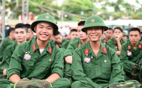 Đề nghị không bắt buộc nộp hồ sơ tạm hoãn nghĩa vụ quân sự trước ngày 15-10