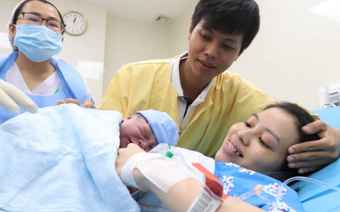 Những em bé chào đời vào thời khắc giao thừa 2023 tại TP.HCM