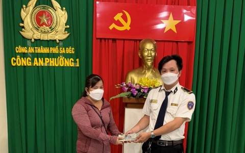 Nhặt 100 triệu đồng, bảo vệ siêu thị trả lại người đánh rơi