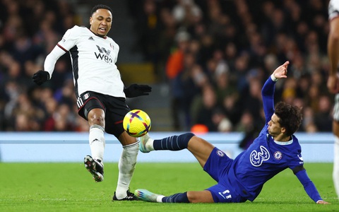 Tân binh đắt giá lãnh thẻ đỏ, Chelsea thua Fulham