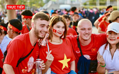 Trực tiếp: Hàng chục ngàn CĐV tập trung trước sân Thammasat chờ xem trận Việt Nam - Thái Lan