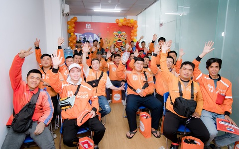 Hàng trăm giỏ quà trao tay đội ngũ tài xế trong dịp Tết Nguyên Đán