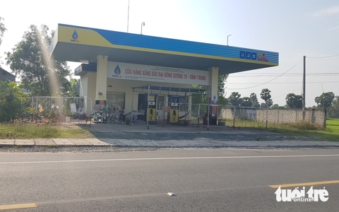 Cây xăng mở bán 'hờ' để đối phó: Cơ quan chức năng cũng... bó tay?!