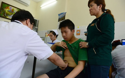 Phụ huynh bất ngờ vì con 9 tuổi đã loét dạ dày