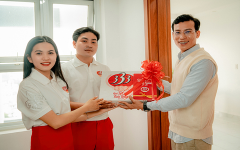 Bia 333 trao gửi quà Tết