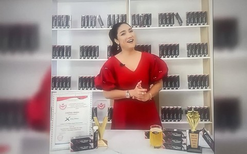 Hoảng hồn khi nghệ sĩ quảng cáo thuốc... kích dục