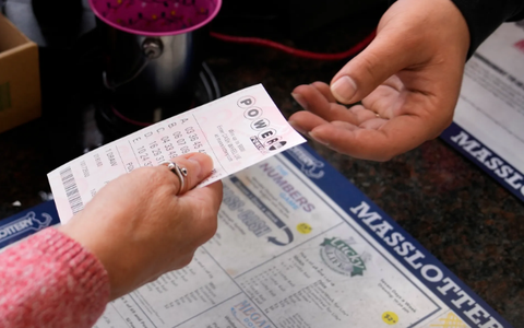 Một cư dân ở bang đông người Việt trúng giải Powerball 1,7 tỉ USD