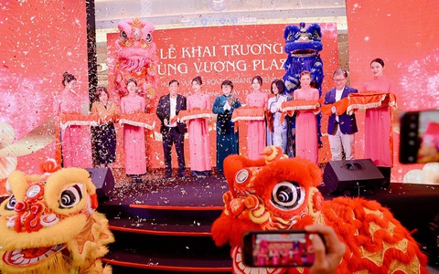 Hùng Vương Plaza khai trương sôi động, đầy sắc màu