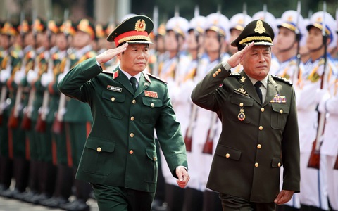Thượng tướng Nguyễn Tân Cương chủ trì lễ đón
tổng tư lệnh Quân đội Hoàng gia Campuchia