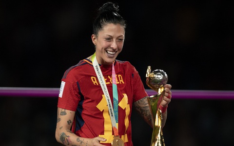 Điểm tin sáng 19-10: Nữ cầu thủ bị 'cưỡng hôn' trở lại tuyển Tây Ban Nha; Neymar 'tin vào Chúa'