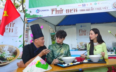 Cùng Hoa hậu Bảo Ngọc khám phá phở sen trên đất Nhật