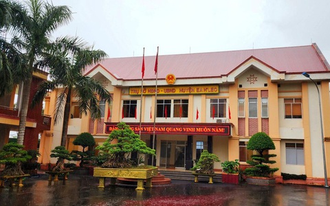 Mất thi đua vì 'có dư luận về tín dụng đen', 'dùng Facebook gây dư luận không tốt'