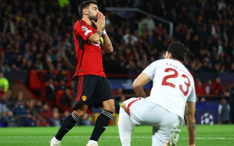 M.U lâm nguy ở Champions League