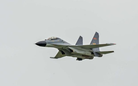 Chiến đấu cơ Trung Quốc suýt va chạm B-52 của Mỹ trên Biển Đông