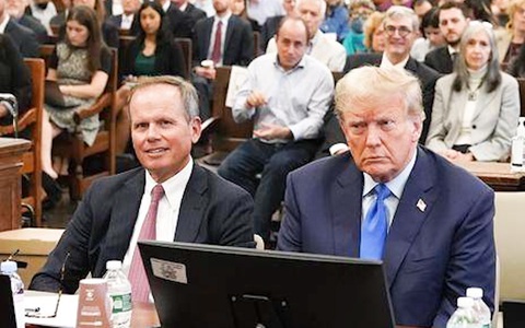 Tại tòa án New York, ông Donald Trump nói mình bị hãm hại