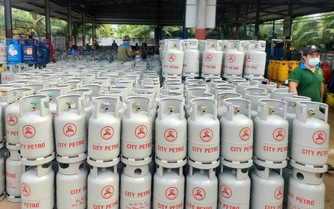 Giá gas tăng thêm 4.000 - 5.000 đồng mỗi bình 12kg