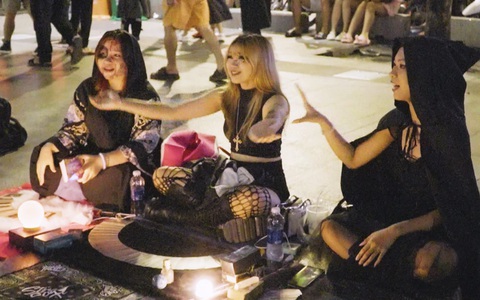 Góc nhìn trưa nay | Người dân hóa trang đón Halloween sớm
