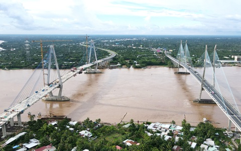 Trên công trường cầu Mỹ Thuận 2 sáng 7-10