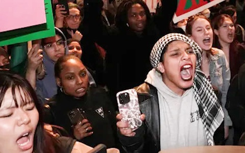 Biểu tình trước tòa soạn New York Times, yêu cầu ngừng bắn ở Dải Gaza