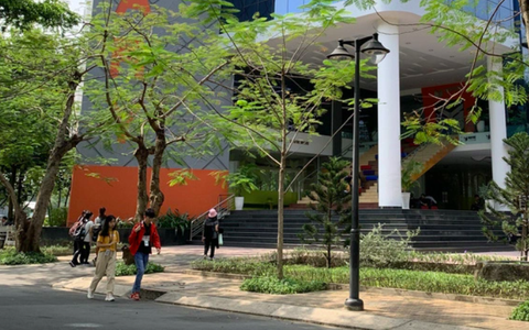 Vung tiền mua bài báo quốc tế: Có lừa gạt học sinh, xã hội?