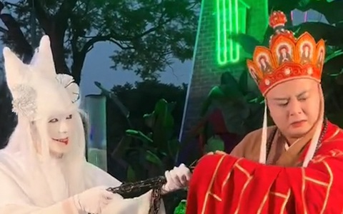 Người đàn ông gây sốt khi hóa trang quá giống Đường Tăng