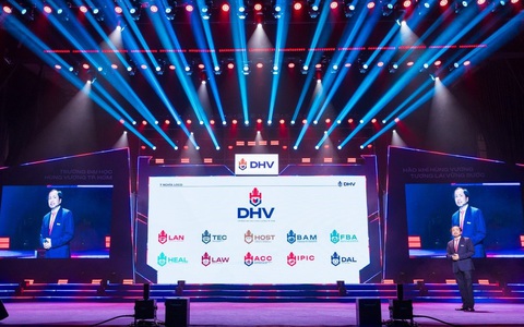 Trường ĐH Hùng Vương TP.HCM ra mắt logo mới - Khẳng định sự phát triển trong tương lai