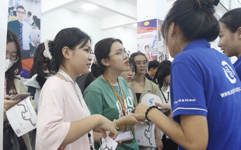 Lo vừa ra trường bị hỏi kinh nghiệm, sinh viên chủ động tìm việc làm