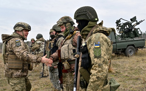 Phát hiện dịch vụ ngàn USD làm giả giấy tờ để trốn đi lính ở Ukraine