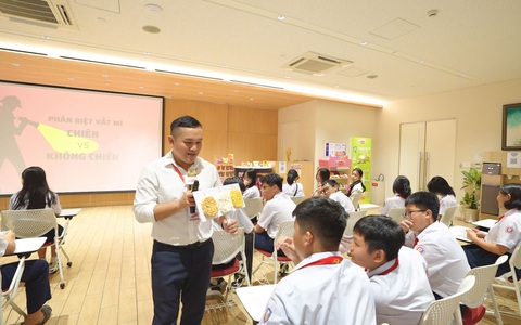 Bất ngờ nguồn gốc màu vàng của sợi mì ăn liền!