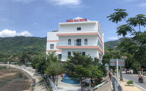 'Tuýt còi' hàng loạt khách sạn, nhà hàng nổi, homestay ở vịnh Vĩnh Hy