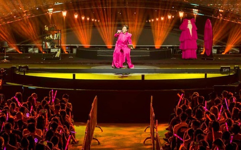 Dân giàu thế, giá vé cao mà đi nghe show ầm ầm