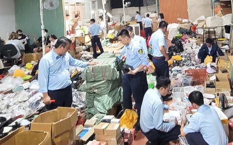 Bắt kho hàng nhái hơn 100.000 sản phẩm ở Gia Lai