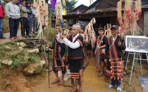 Lễ cúng máng nước thiêng liêng của người Ca Dong