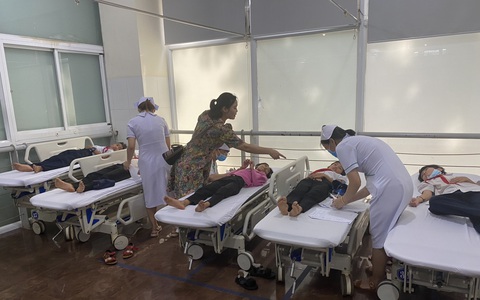 Phạt hành chính chủ tiệm trà sữa khiến 17 học sinh nhập viện